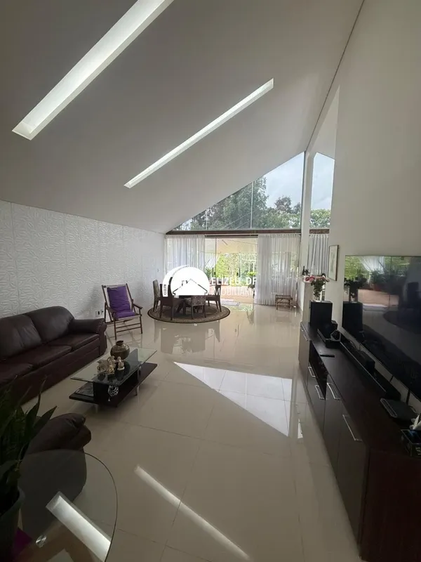 Elizeu DF Imobiliária vende excelente casa localizada na SMPW Quadra 27 – Park W...