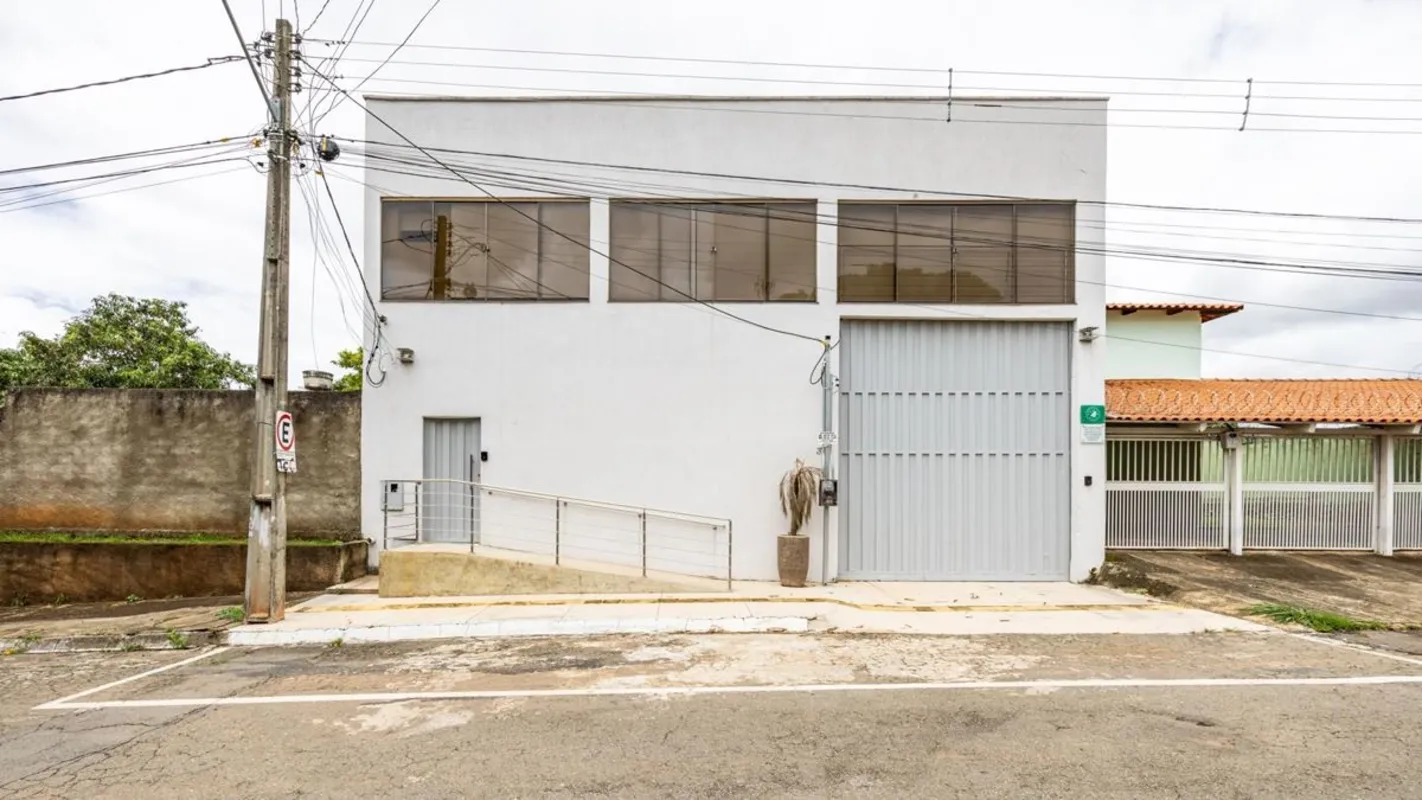 Localizado em uma das regiões que mais evoluem no eixo leste da cidade, este gal...