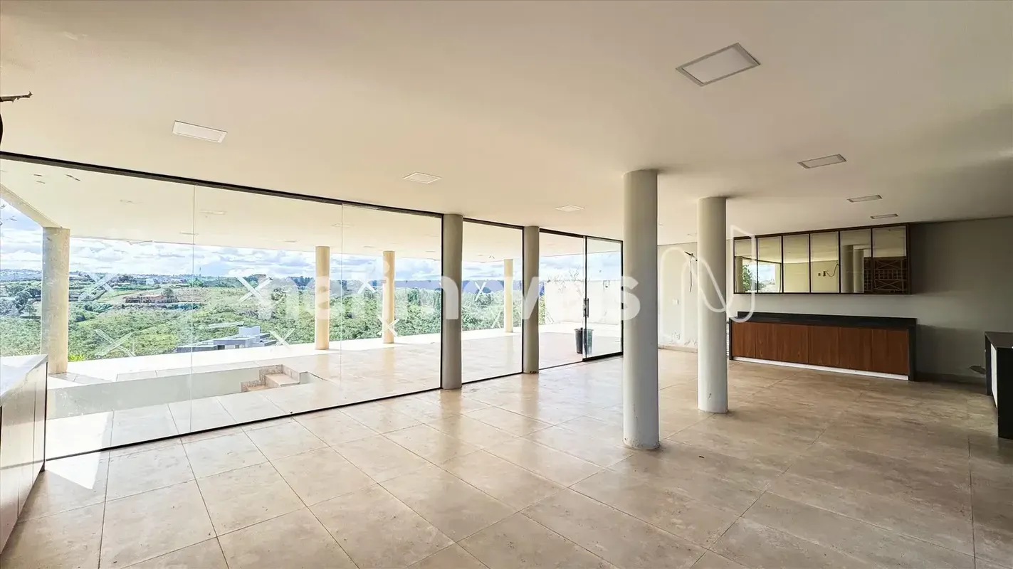 CONDOMÍNIO AMOBB – JARDIM BOTÂNICO Apresentamos esta casa em construção, com arq...