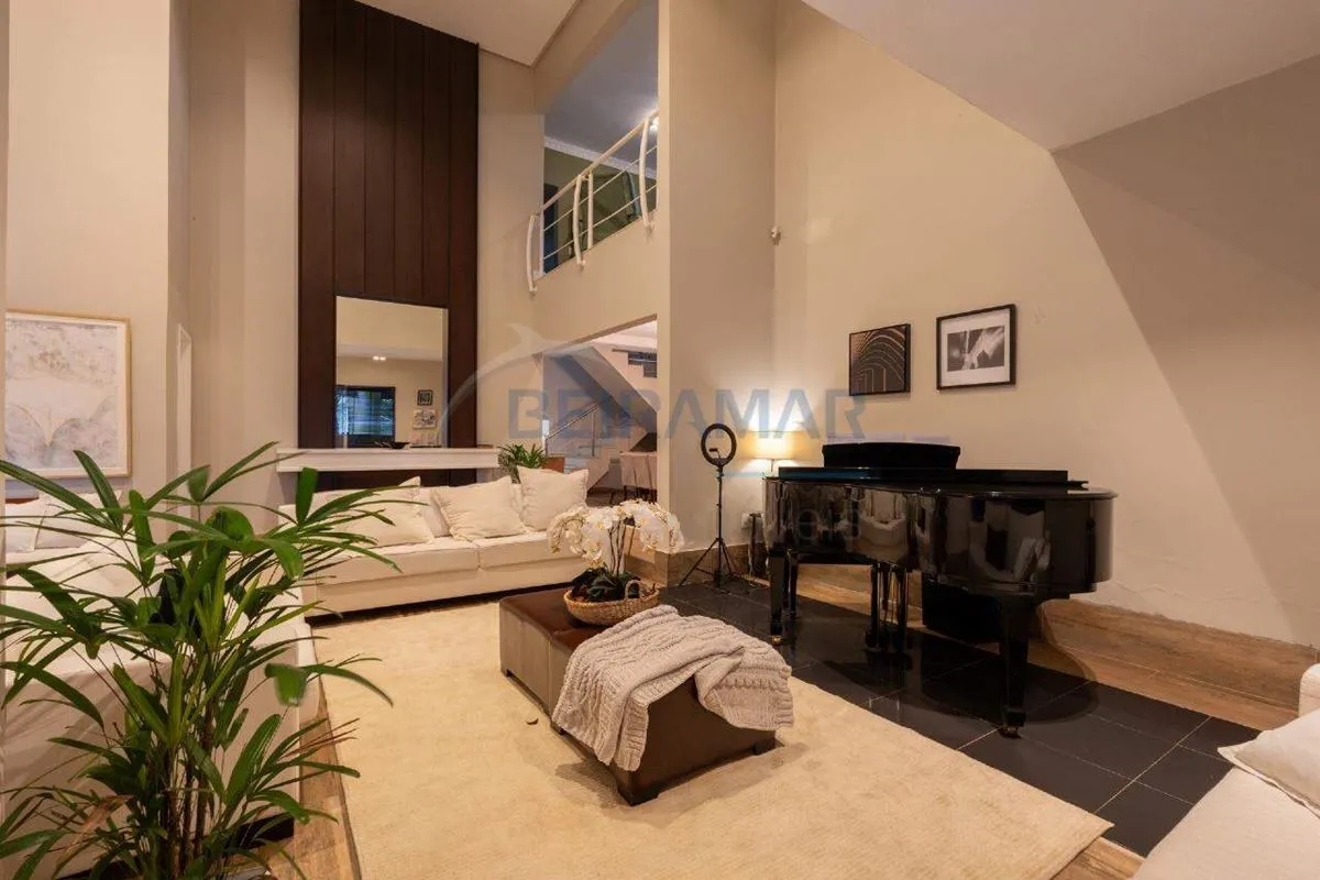 Excelente casa alto padrão, localizada dentro de condomínio fechado em Arniqueir...