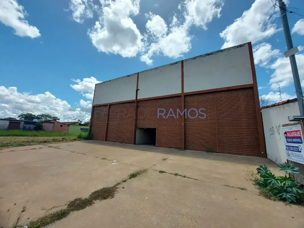 Apresentando um excelente galpão disponível para locação em Aparecida de Goiânia...