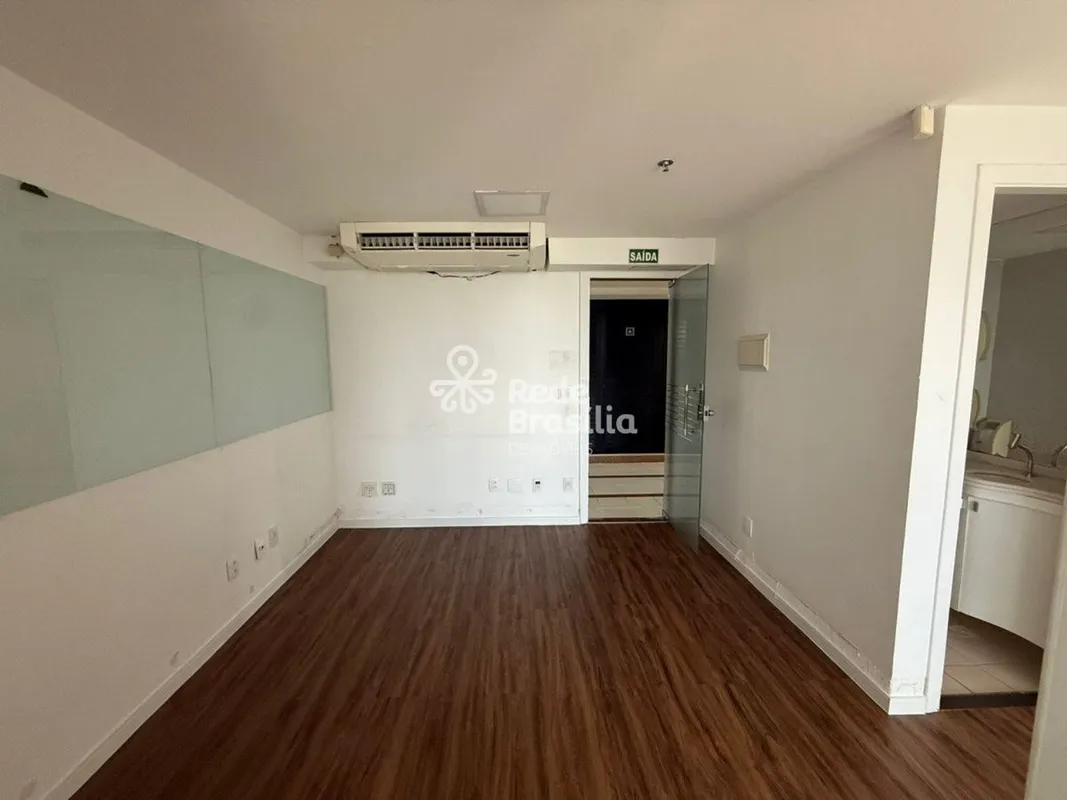 Excelente oportunidade no Setor Bancário Norte!Sala comercial situada no Edifíci...