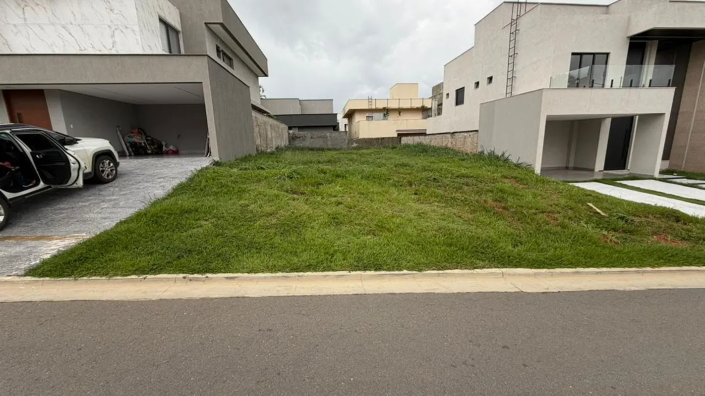 vendo Lote exclusivo no condomínio jardins Bolonha de 300m²Descubra a oportunida...