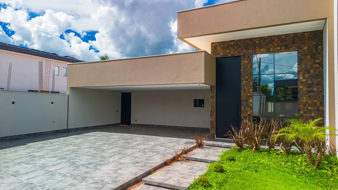 Descubra uma residência única no coração de Vicente Pires, localizada na Rua 5 C...