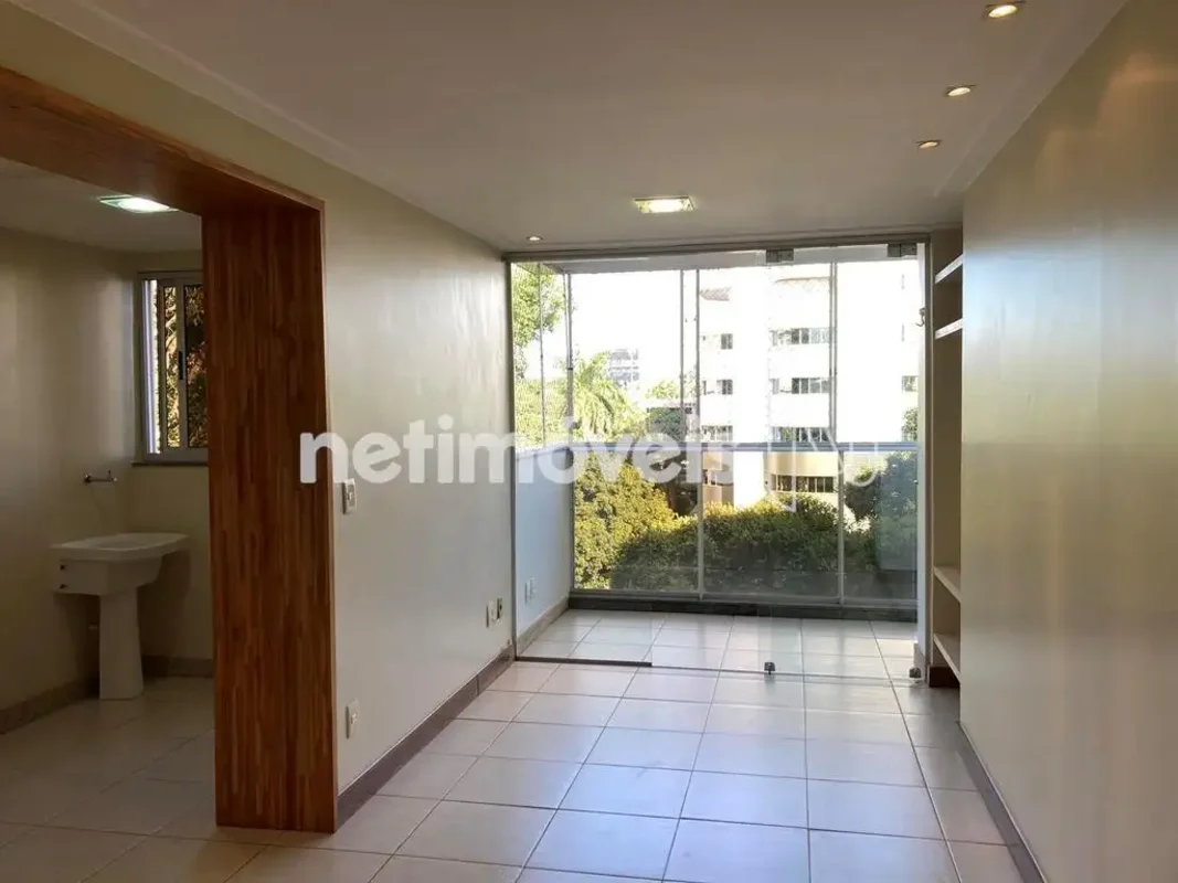 Viva com Conforto e Praticidade na Asa Norte – Apartamento de 1 Quarto com Varan...