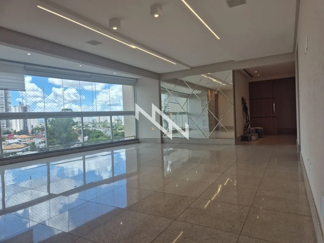 Apartamento, com 162 m² de área privativa, muito bem distribuídos. Possui três s...