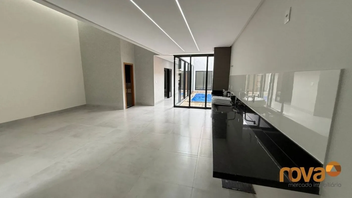 Casa Térrea 3 quartos com 3 suítes sendo uma master ,piscina ,varanda gourmet co...