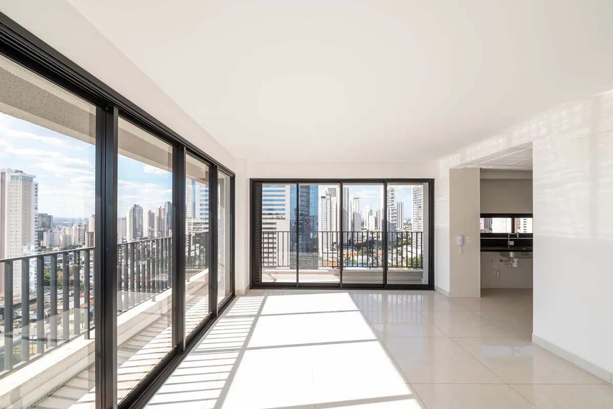 Apartamento á venda no Cristal Tower , em andar alto, com 130,00m² de área priva...