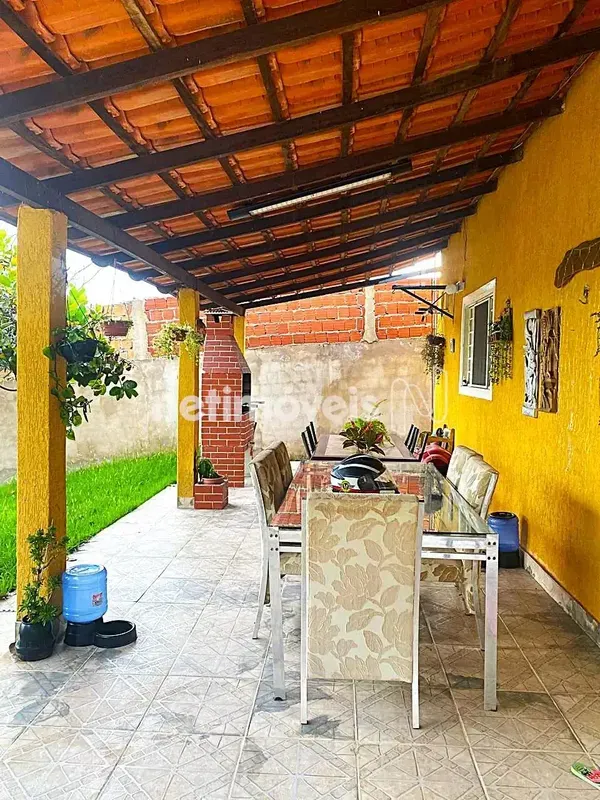 Esta é uma ótima oportunidade de adquirir uma casa e coloca-la bem ao seu gosto....