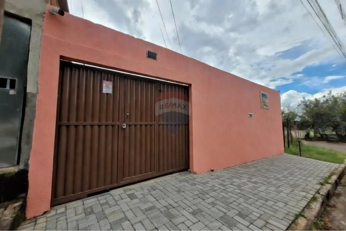LOTE DE ESQUINA COM 1 CASA DE 2 QUARTOS E 2 KITES À VENDA EXCELENTE PARA INVESTI...