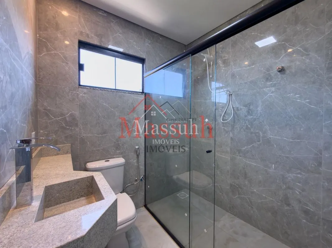 MASSUH IMÓVEIS VENDE:CASA - 2 QUARTOS - 1 SUÍTE - 2 BANHEIROS - VAGA DE GARAGEMC...