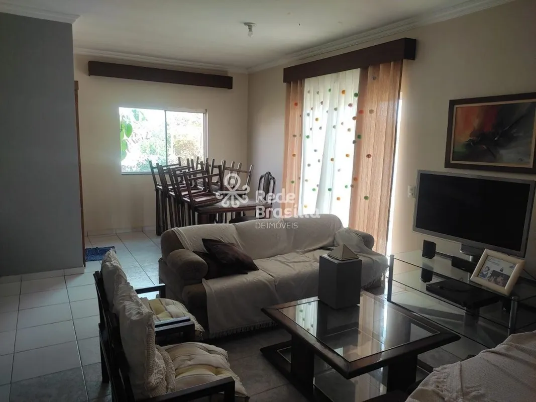 Sobrado - Guará IApresentamos um sobrado imponente, ideal para quem busca espaço...