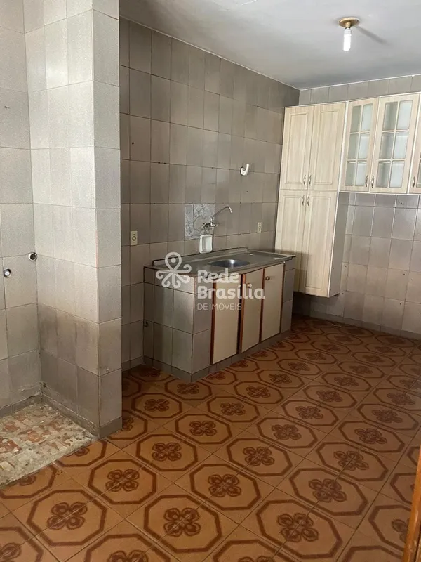 QR 07 | Casa Sobrado 3 Quartos sendo 1 Suíte com 2 Vagas de Garagem - Candangolâ...