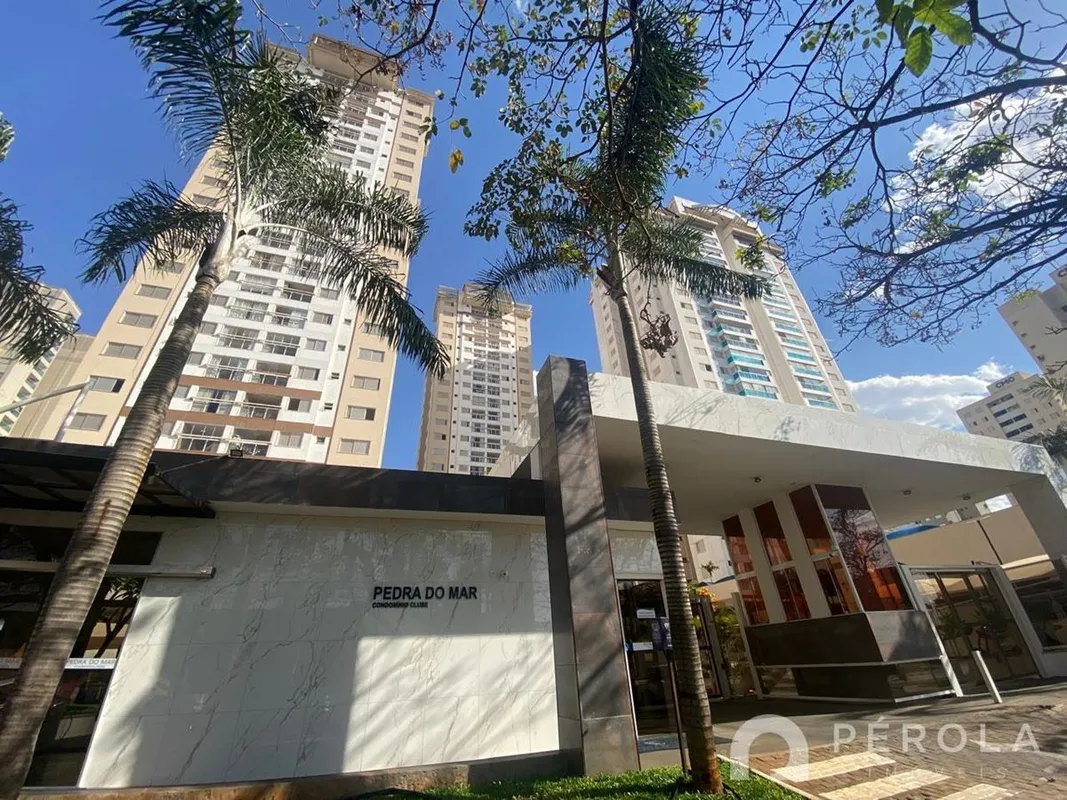 Apartamento com três quartos sendo duas suítes e uma sendo do tipo americana, ba...