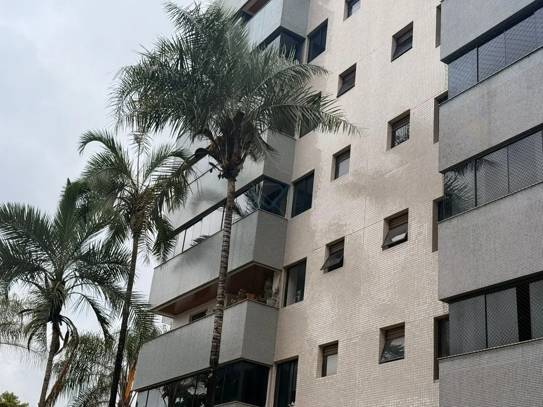 Apartamento em área nobre. Prédio com revestimento novo em pastilha, playground ...