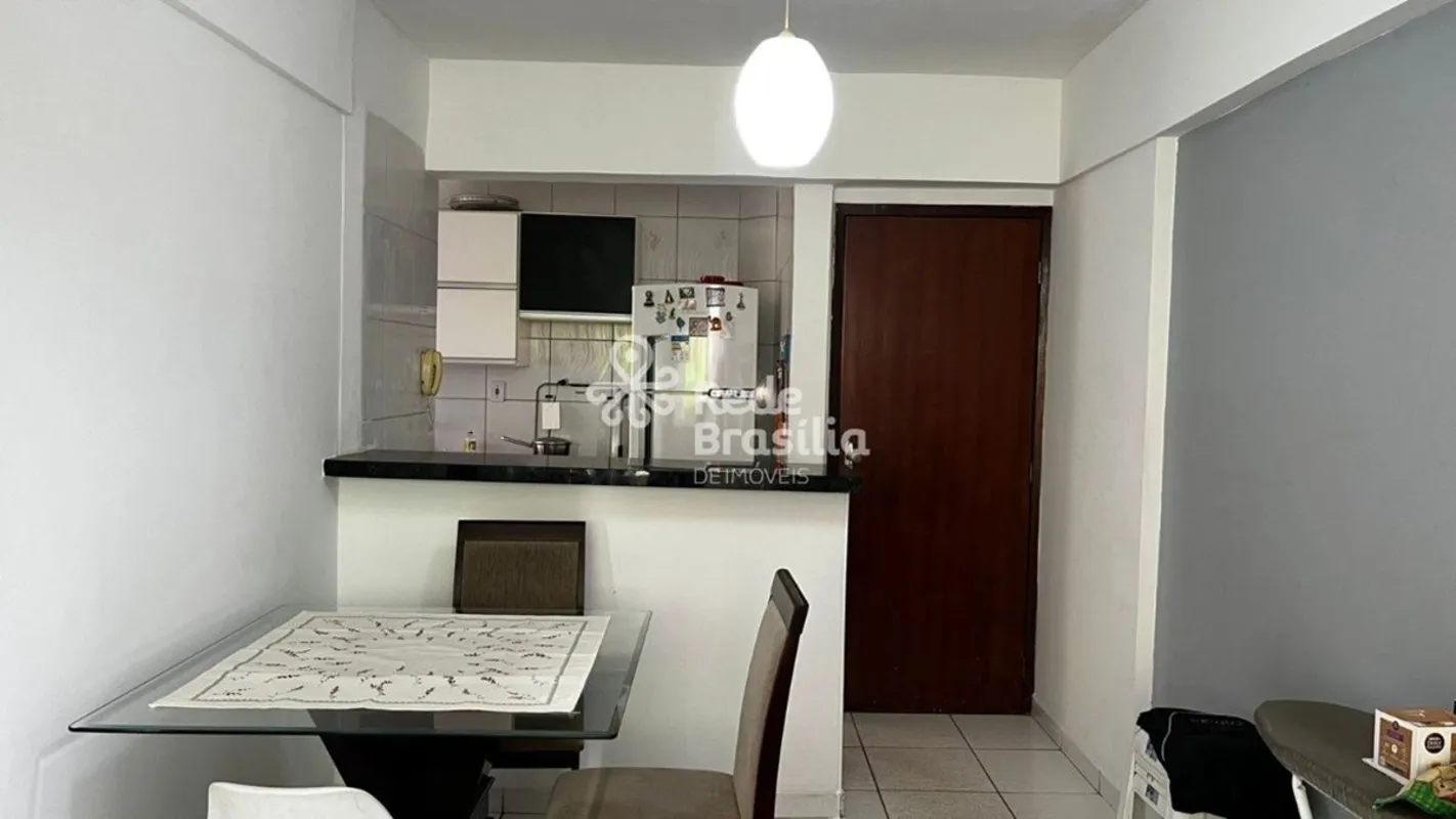 Excelente oportunidade de compra em Samambaia Sul. Apartamento bem distribuído n...