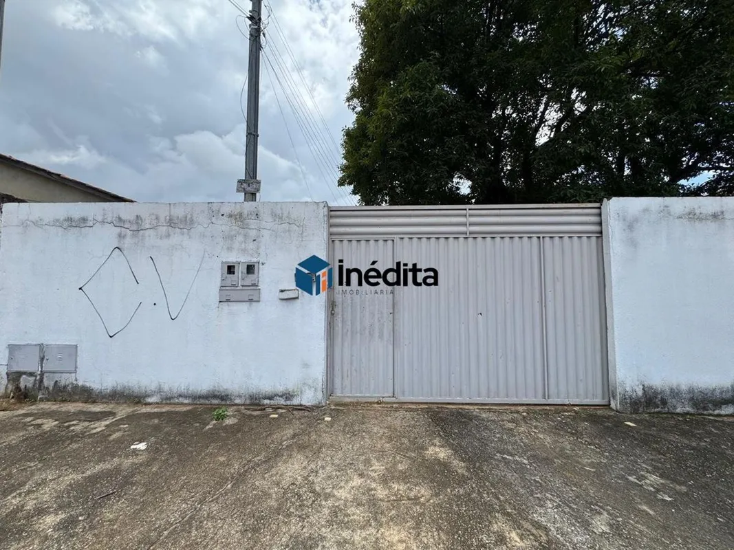 LOCALIZAÇÃO:Localizada no Residencial Caraíbas, em região residencial com boa in...