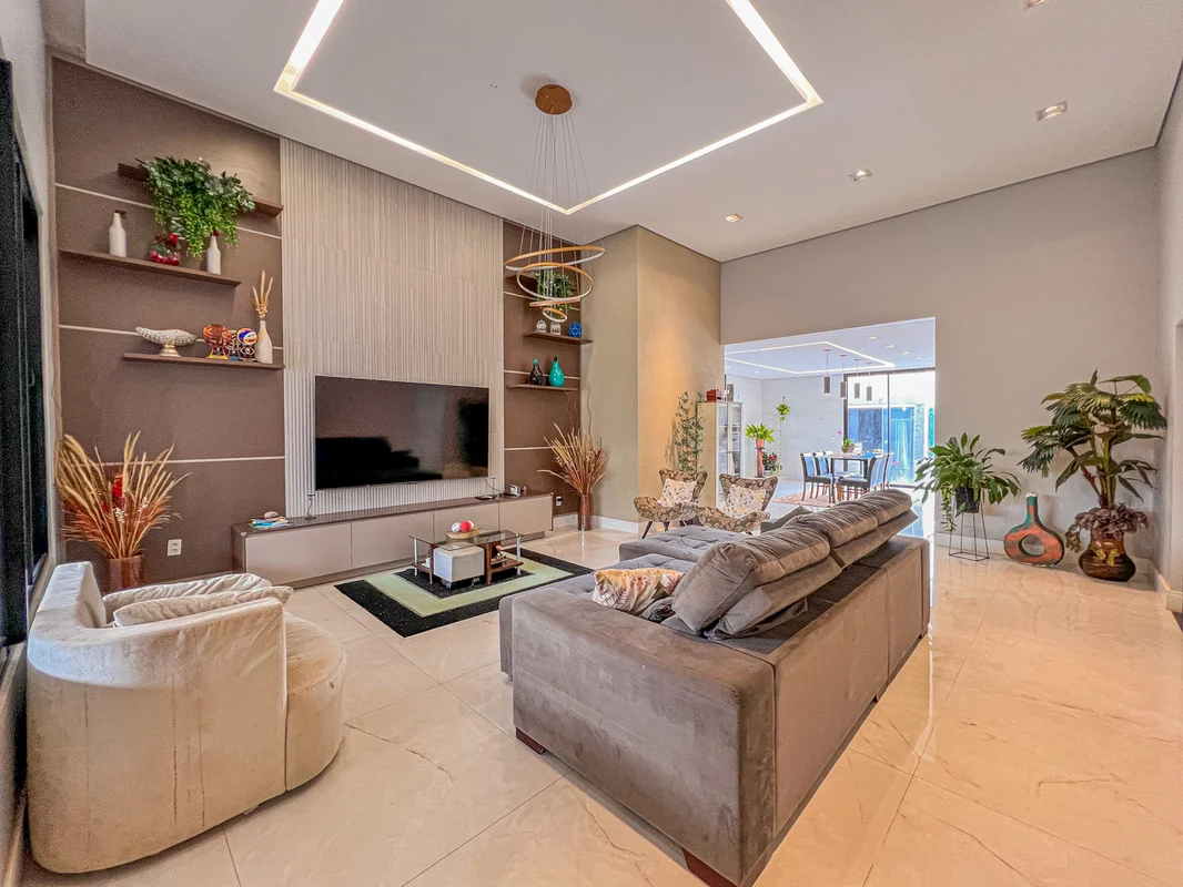 ESPECIFICAÇÕES DA CASA:- Projeto de iluminação- Sala de estar ampla com painel d...