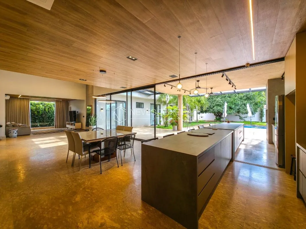 Residência de Alto Padrão no Condomínio Santa Bárbara - Jardim BotânicoEm um dos...