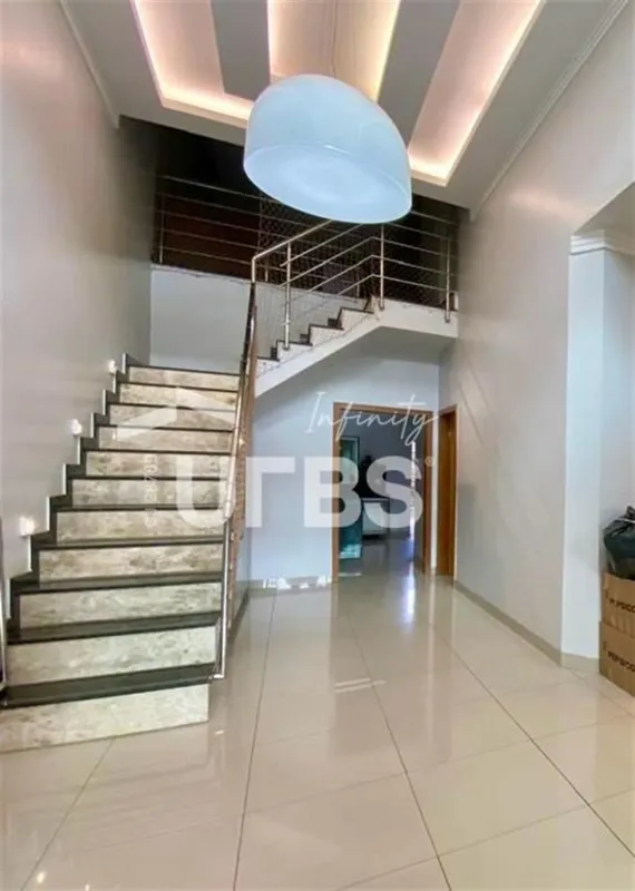 COD U-0029039 - Casa Sobrado. Área total 210,00 m². Área privativa 215,40 m². Sã...
