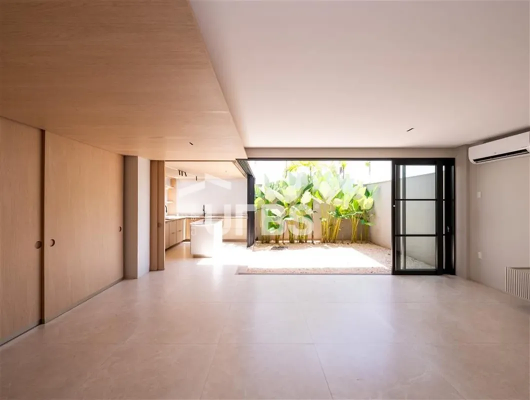 COD U-0028998 - Sobrado diferenciado e todo personalizado, com 200 m² de terreno...