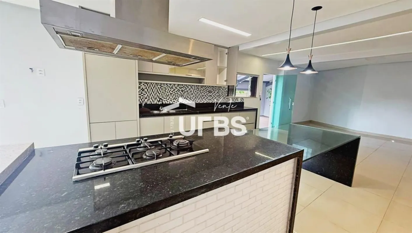 COD U-0030134 - Casa totalmente renovada, com projeto moderno, funcional e excel...