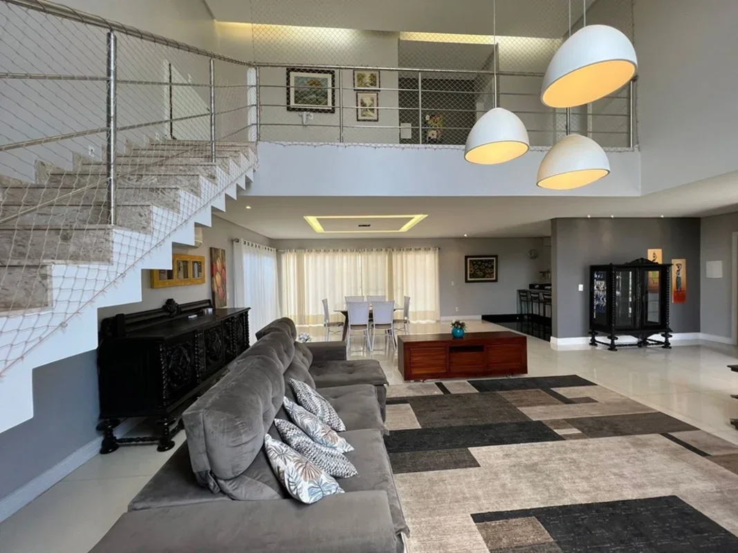 Julisce Alencar Assessoria Imobiliária vende...Casa localizada no Condomínio Qui...