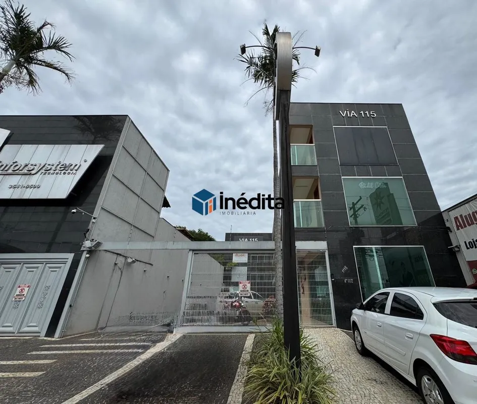 LOCALIZAÇÃO:Localizada na Galeria Via 115, em região com grande fluxo comercial,...