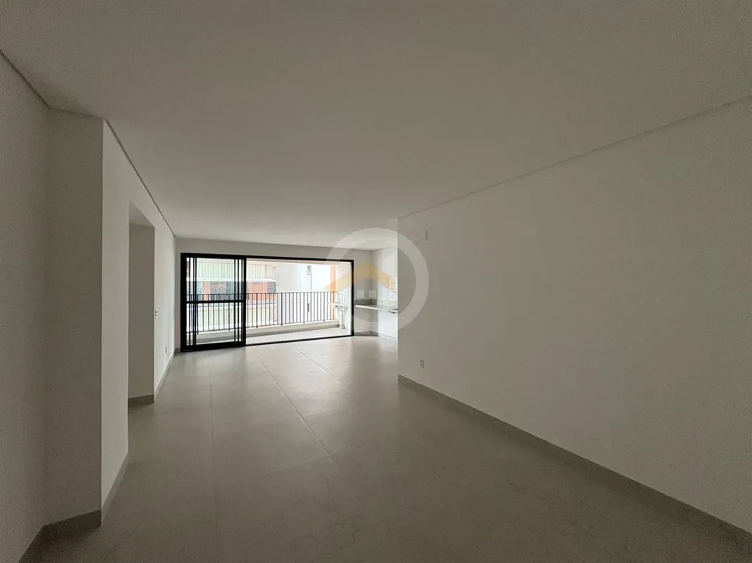 Apartamento com 3 suítes no Setor Oeste perto da Praça do Sol e Praça Tamandaré....