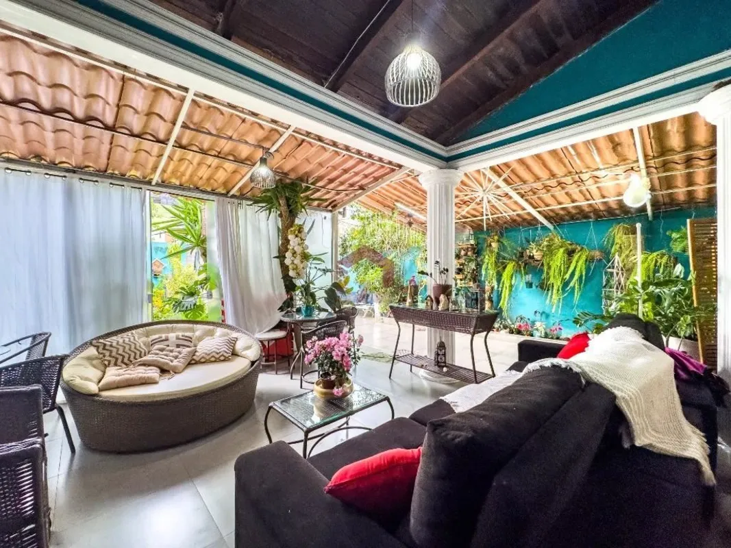 Fernandes & Coelho Imóveis apresenta uma excelente casa na QE 38 do Guará II, lo...