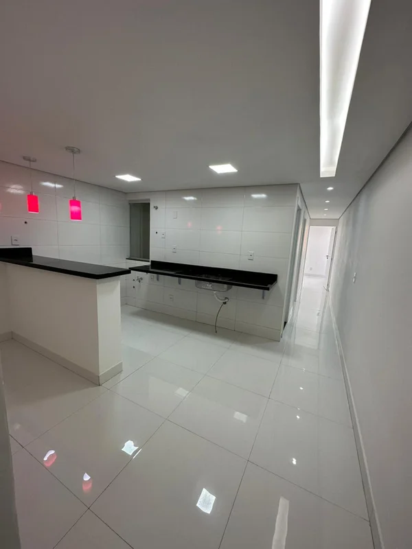 Descubra seu novo lar na Rua 17, no coração do Guara II, em Brasília. Este apart...