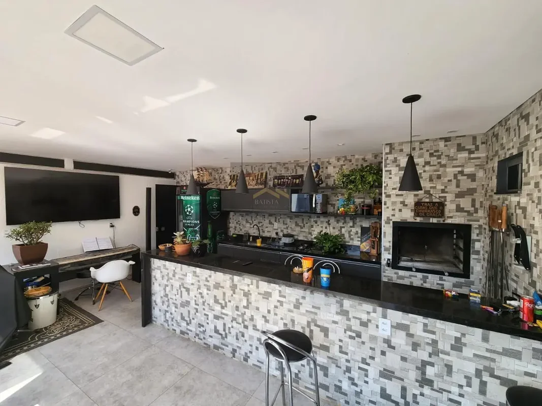 Batista Soluções Imobiliária vende excelente casa localizada em Arniqueiras, sit...