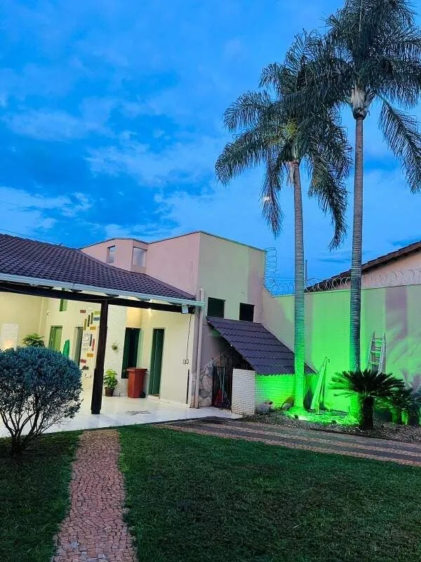 Casa, 360 m², 1 suíte, área de lazer completa, setor Residencial Canadá!- Área g...
