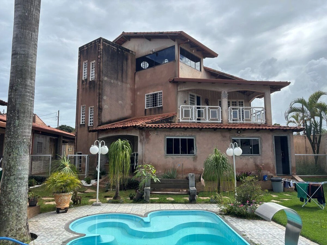 EXCELENTE SOBRADO LOTE 1000M2 COND.FECHADO!!!(A DEPENDER ACEITA-SE IMÓVEL DE MEN...