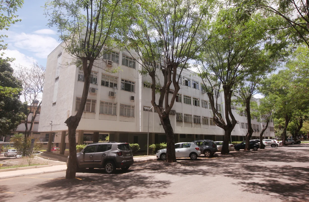 Descubra um apartamento acolhedor e bem localizado na SQN 407 Bloco P, ASA NORTE...