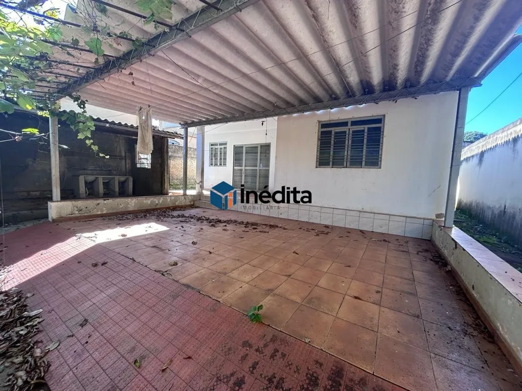 LOCALIZAÇÃO:Imóvel localizado no Setor Leste Universitário, em Goiânia, com fáci...