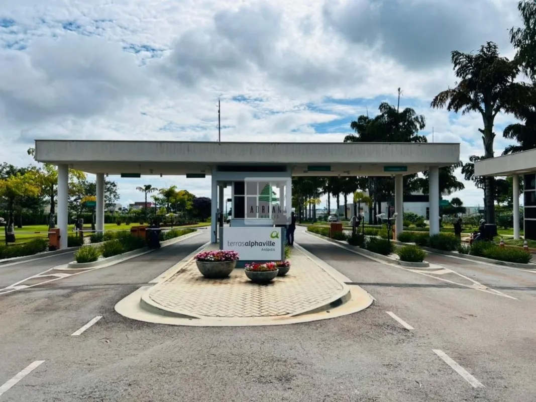 4 QUARTOS, SENDO 3 SUITES, SALA COM PE DIREITO DUPLO ILUMINAÇÃO COM LUSTRES PEND...