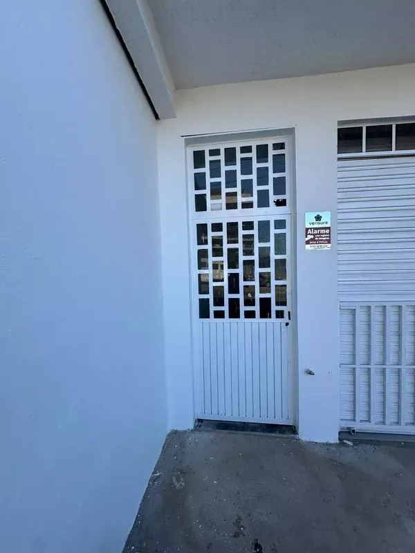 Localização EstratégicaImóvel situado na avenida principal do Setor Sudoeste, em...