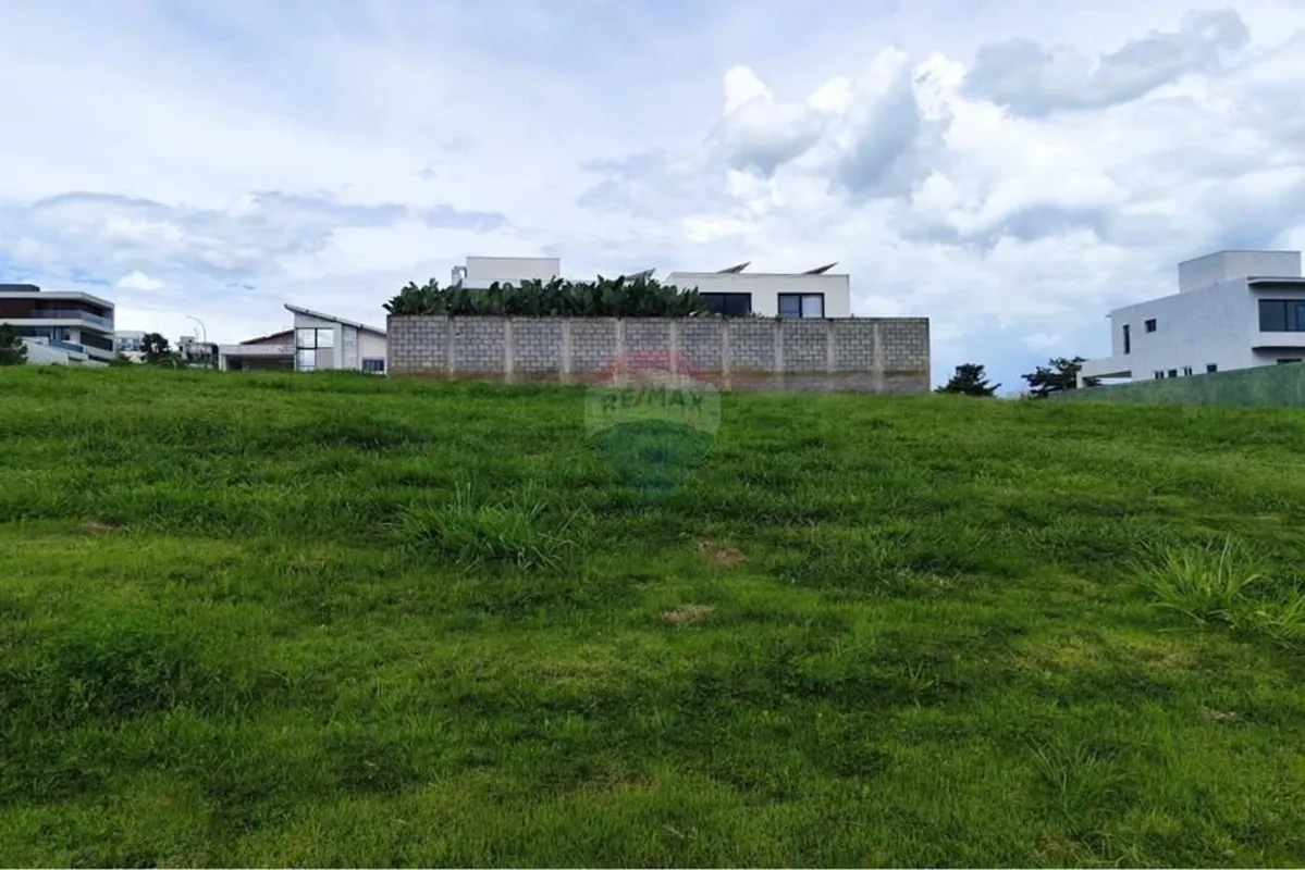 Vendo lote no Residencial Alphaville 1 com 607,34m², escriturado e registrado no...