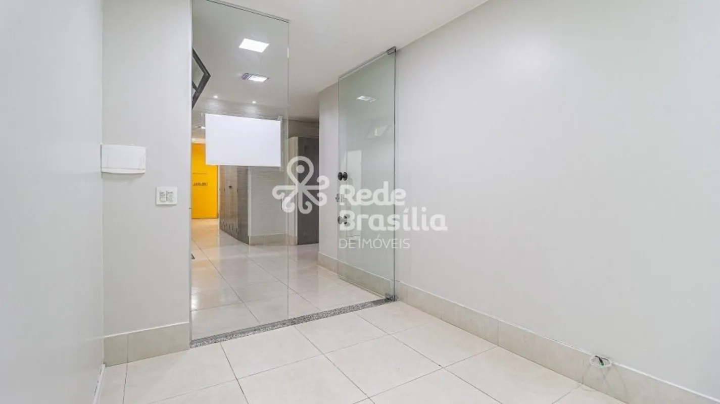 SCLN 305 Bloco D Lojas 61 e 63, Asa Norte, Brasília DFConjunto de 2 lojas subsol...