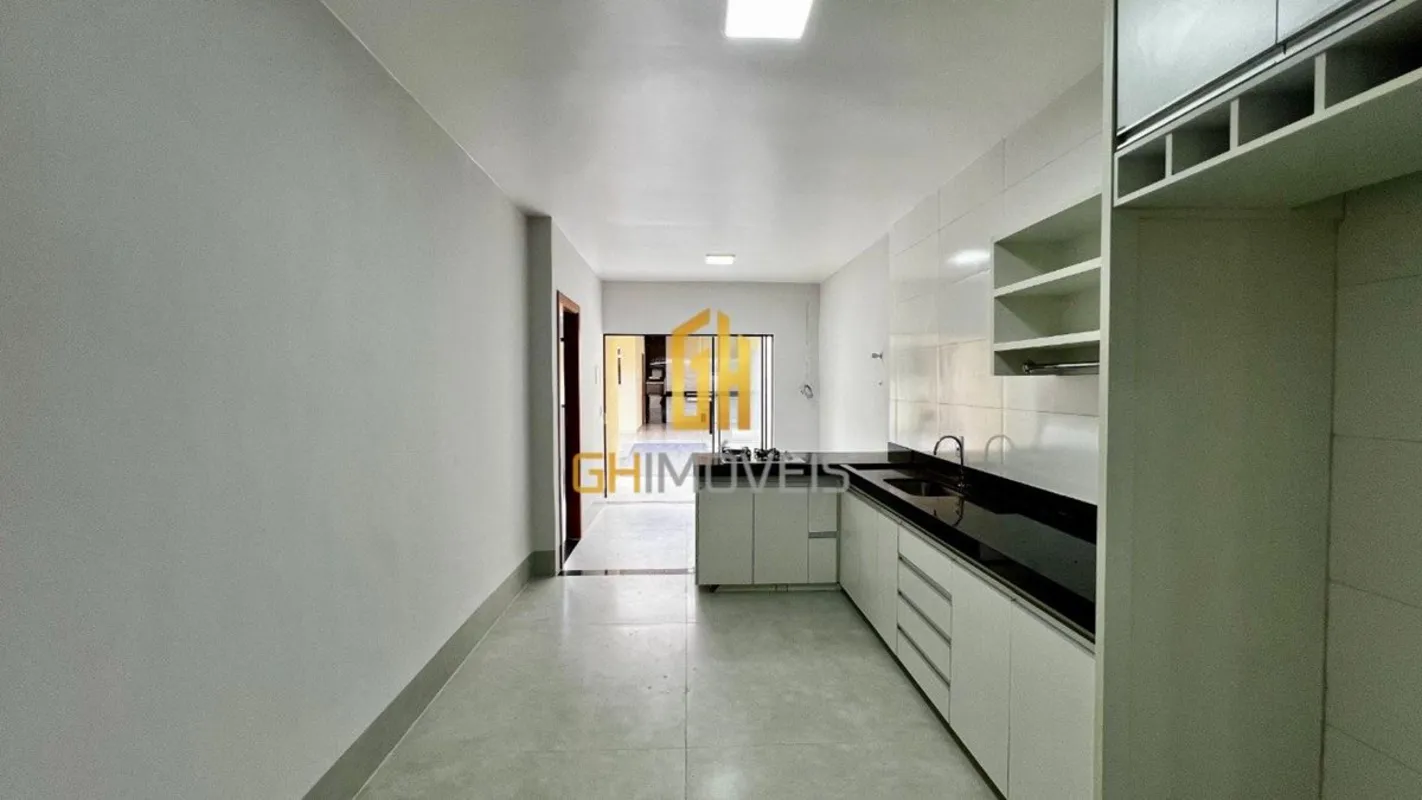 GH2157Casa com 4 quartos na Cidade Vera Cruz, em terreno com 210m² com 175m² de ...