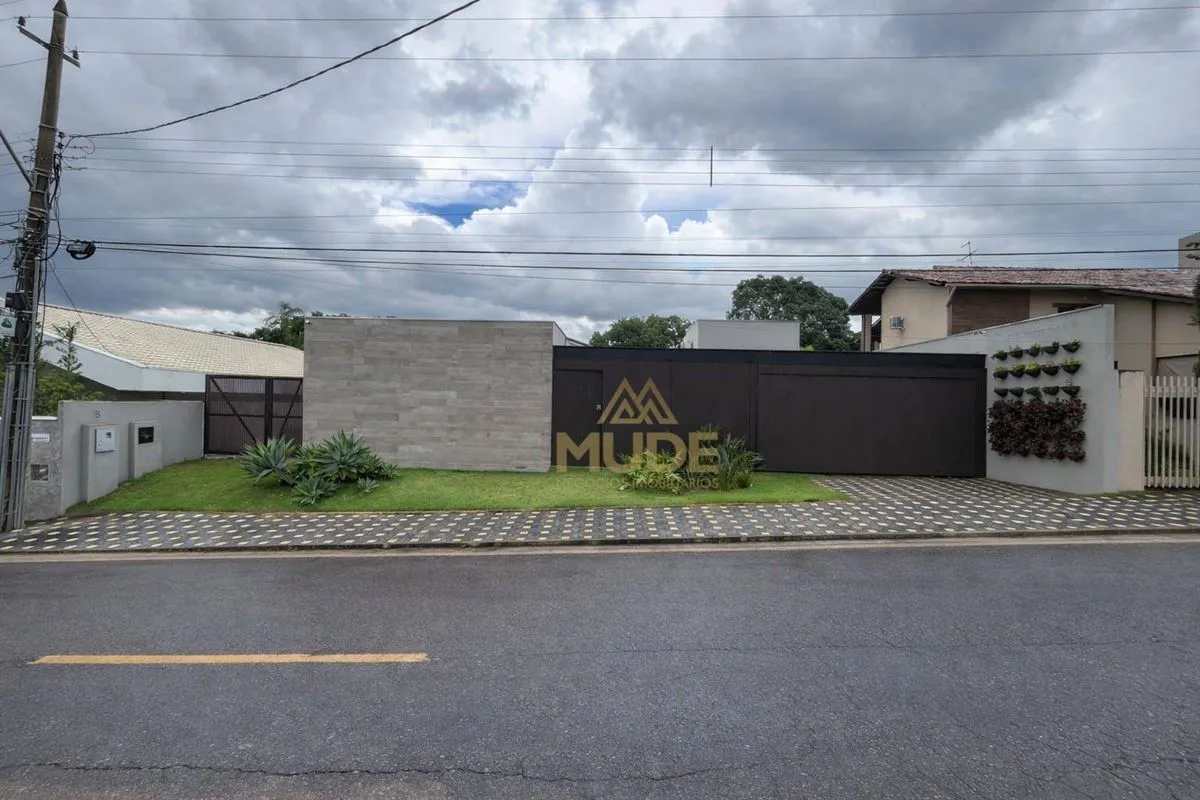 Casa lindíssima e ecologicamente correta no melhor conjunto da SHIS QI 19Residên...