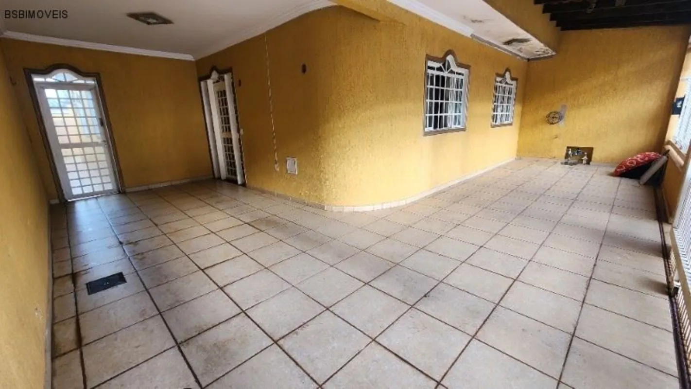 BSB imóveis apresenta:Casa com ótimo padrão, no centro da Ceilândia, QNM 17 , ca...