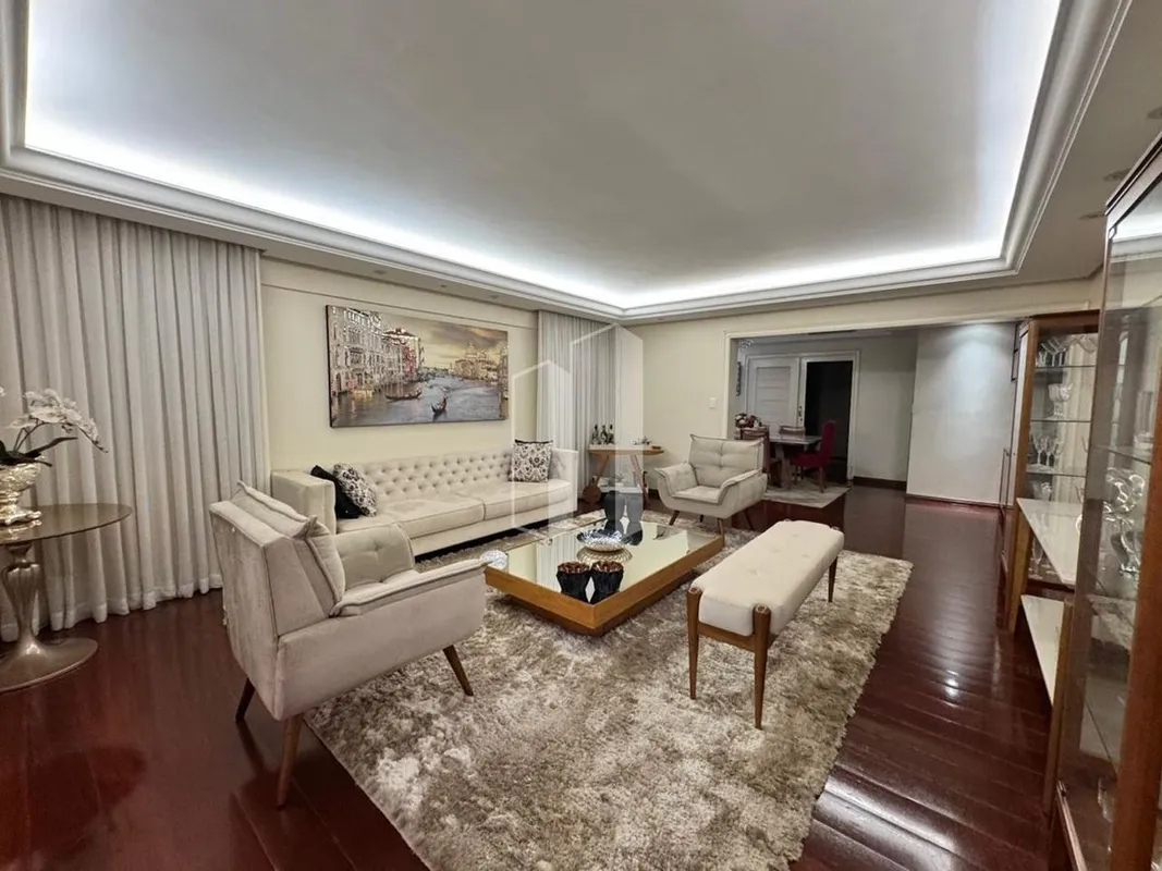  Apartamento amplo no Setor Oeste - Edifício São Luís Sala espaçosa para três am...