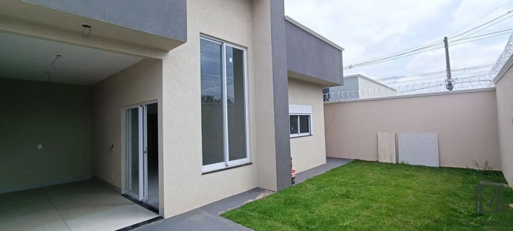  Casa no Jardim Florença Lote - 165m²Área - 88m²3 quartos (1 suíte) 2 Vagas na g...