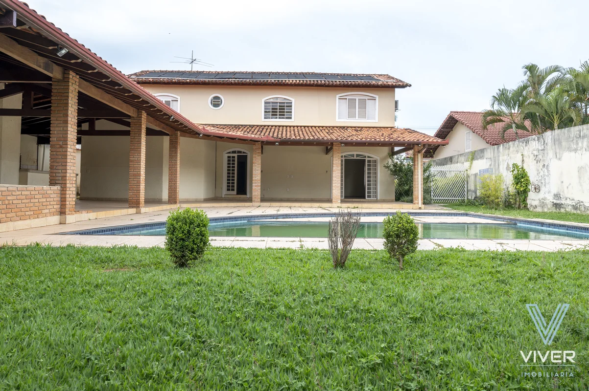 Casa à venda no Lago Norte com 580 m², 5 quartos (3 suítes) e área de lazer comp...