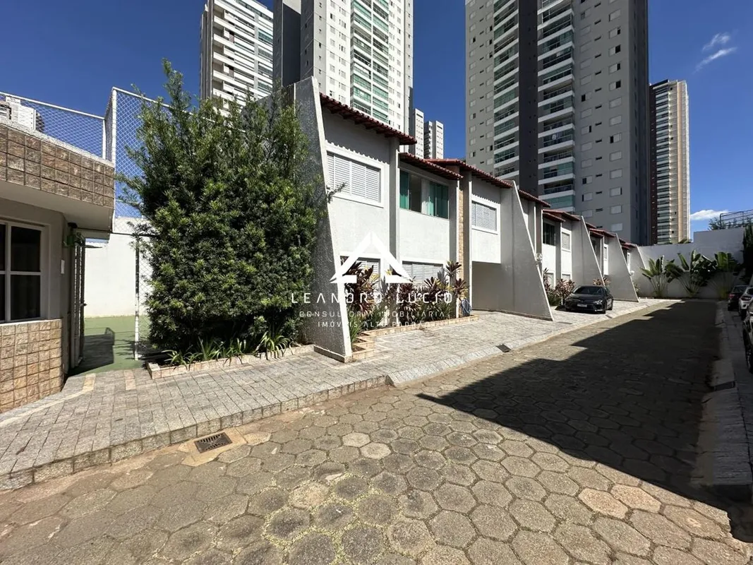 Sobrado à Venda no Setor Bueno Condomínio Fechado com 3 Suítes, 169 m², Goiânia ...