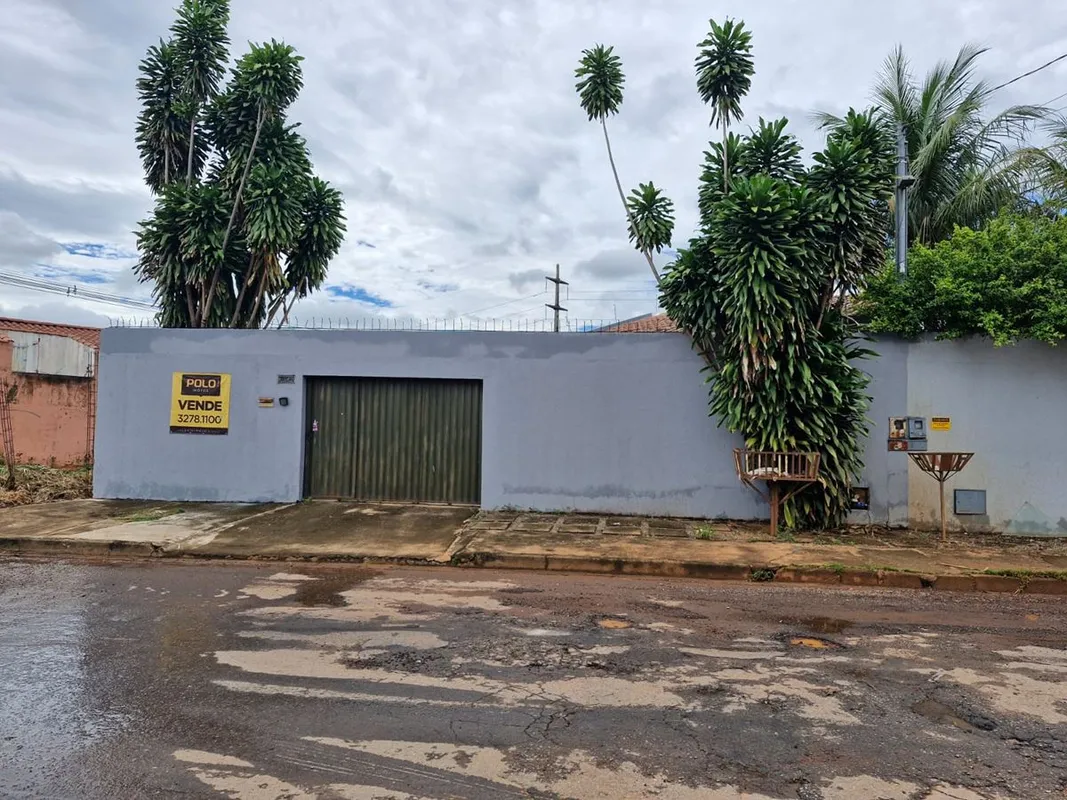 Casa térrea localizada na Vila Santos Dumond/Parque Real – Aparecida de Goiânia,...