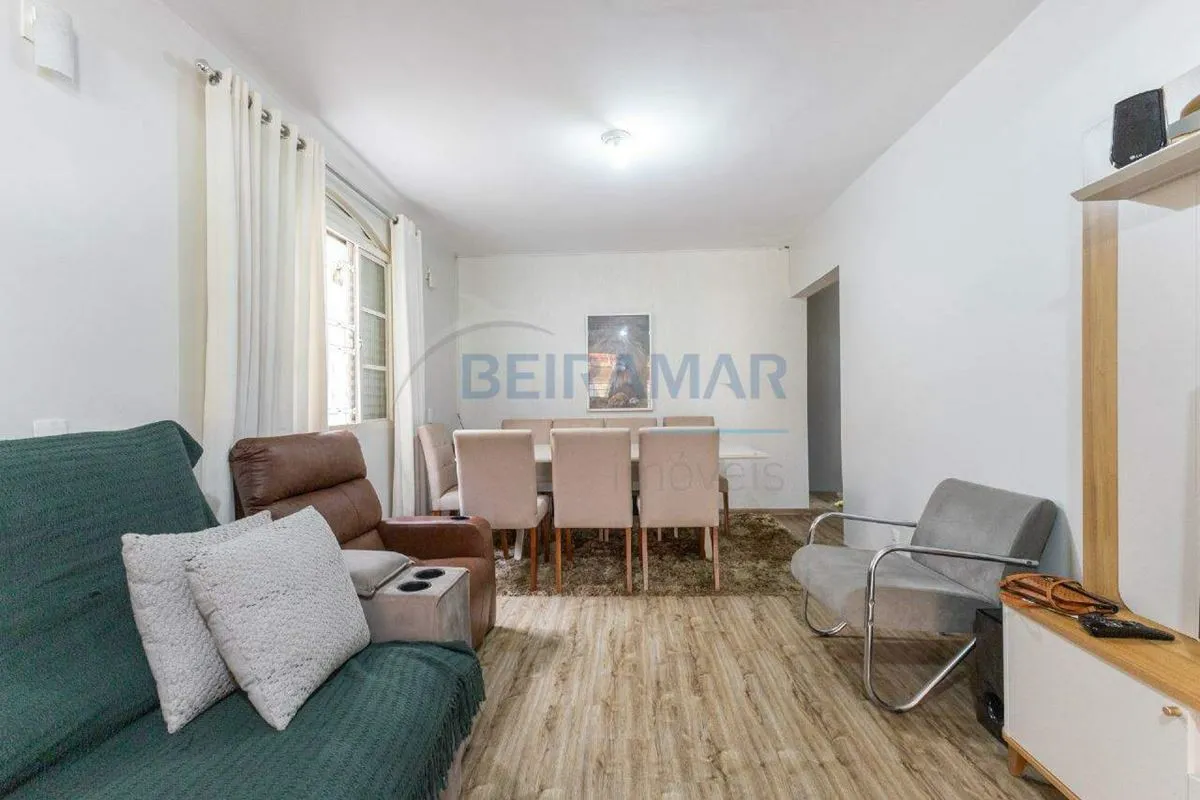 Casa ampla e reformada, 5 quartos (1 suíte), 180 m², lote de 200 m², em frente à...