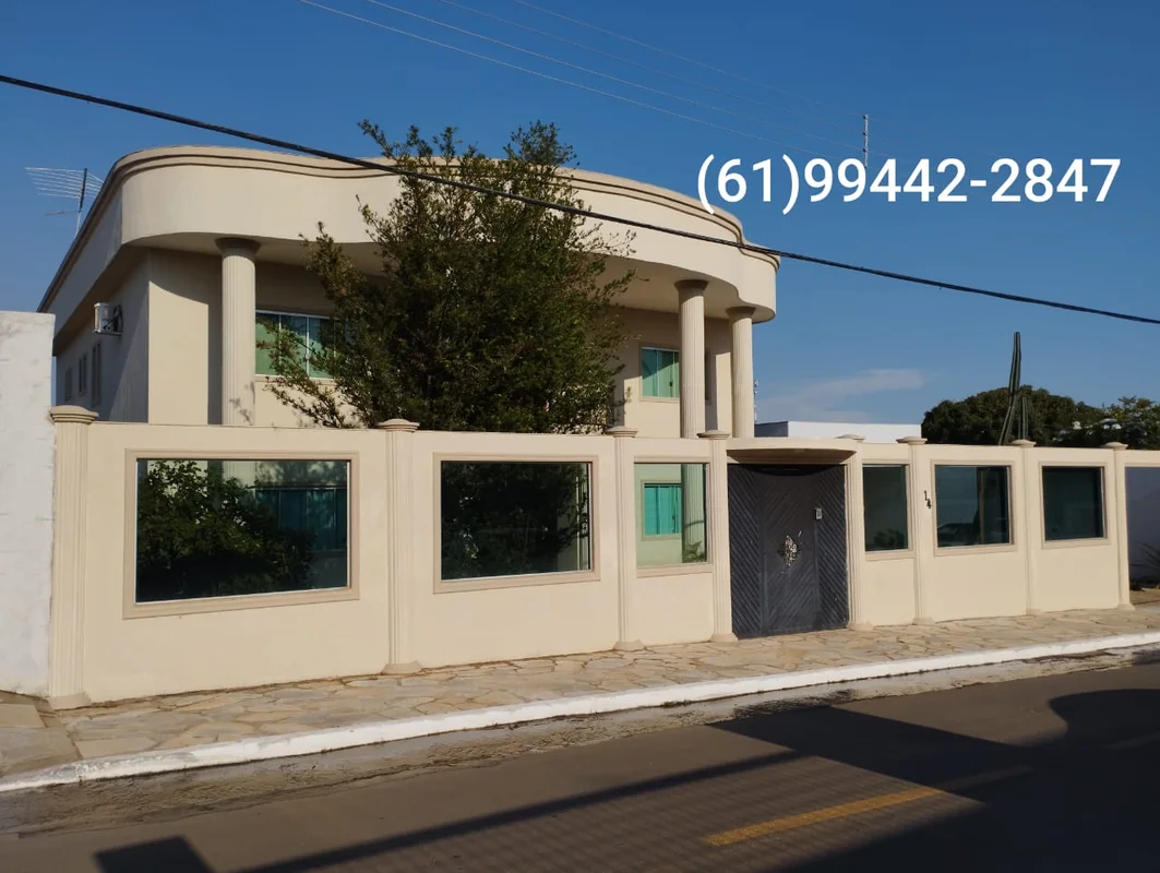 Vendo casa em condomínio fechado, com 4 quartos com suítes, sendo uma suíte Mast...